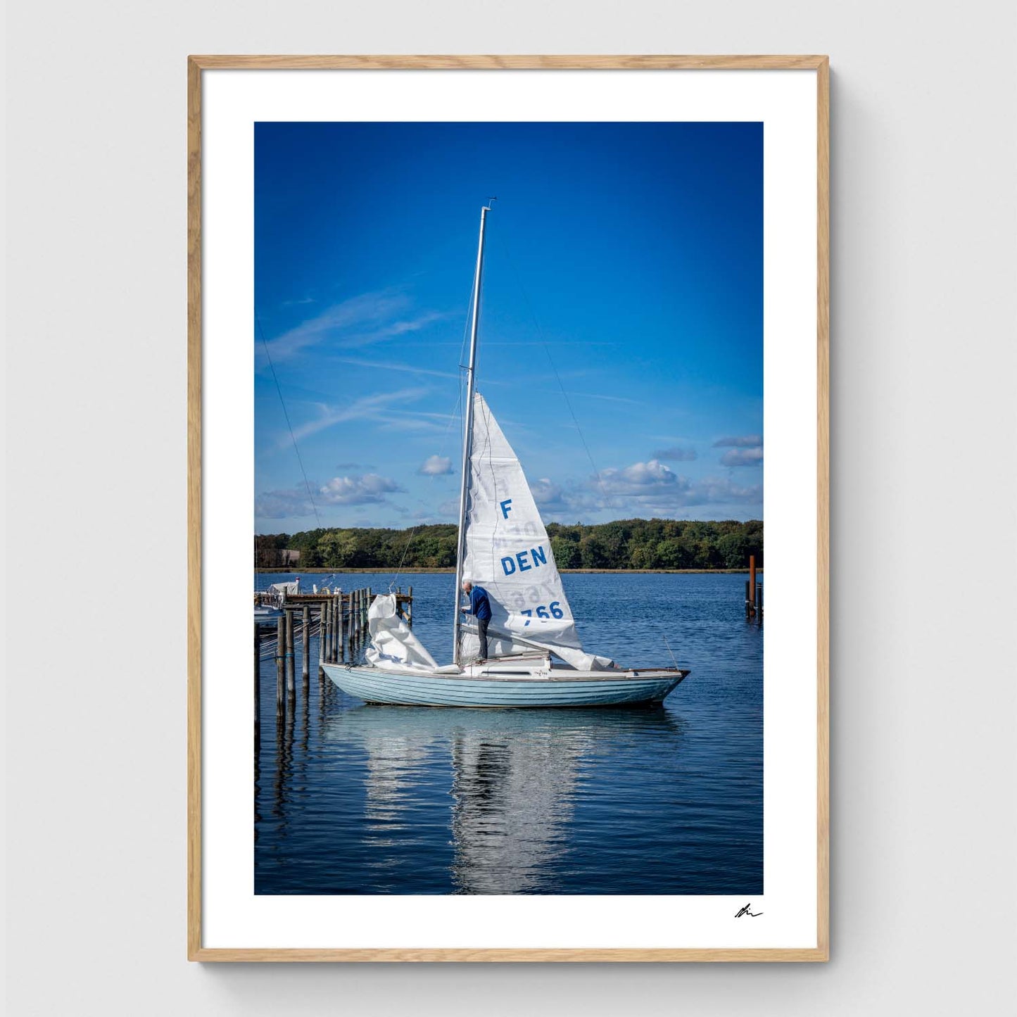 Sejlet hejses ved Præstø Havn II