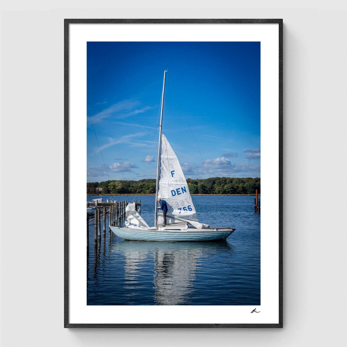 Sejlet hejses ved Præstø Havn II